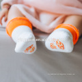 2019 Heißer Verkauf Neue Ankunft 0-1Y, 1-2Y Babywinterkissenkarikatur gedruckte rutschfeste Socken mit Geschenkbox